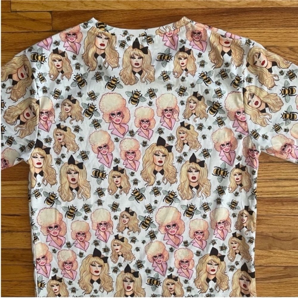 Drag Queen Merch Trixie & Katya Bees T-Shirt - Picture 6 of 7